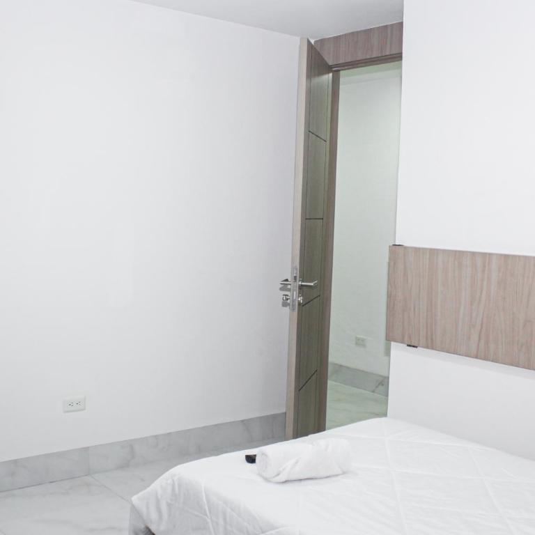 Depa de 3 habitaciones, piso alto, vista a la ciudad, piscina y gym - Apartamento de 1 dormitorio - 28