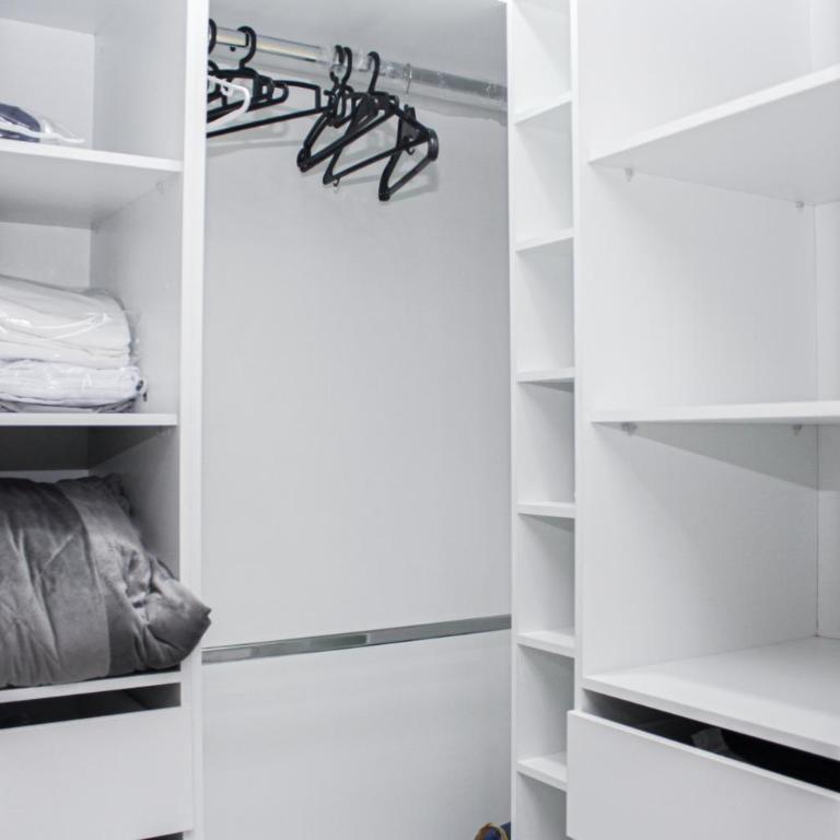 Depa de 3 habitaciones, piso alto, vista a la ciudad, piscina y gym - Apartamento de 1 dormitorio - 34