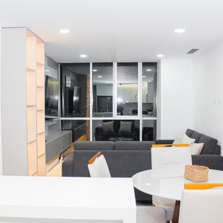 Depa de 3 habitaciones, piso alto, vista a la ciudad, piscina y gym - Apartamento de 1 dormitorio - 56