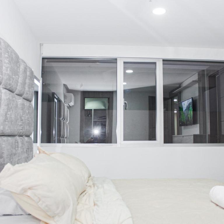 Depa de 3 habitaciones, piso alto, vista a la ciudad, piscina y gym - Apartamento de 1 dormitorio - 67