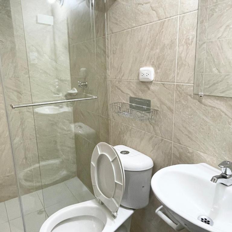 Cerca del aeropuerto, terminal de transporte y Cc mayales - Apartamento de 3 dormitorios - 2