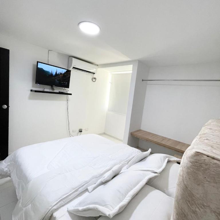 Cerca del aeropuerto, terminal de transporte y Cc mayales - Apartamento de 3 dormitorios - 15