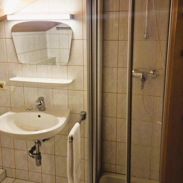 Pension Auwirt Saalbach - Einzelzimmer mit eigenem Bad - 3
