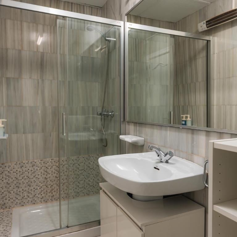 tuGuest Elvira II - One-Bedroom Apartment - 8