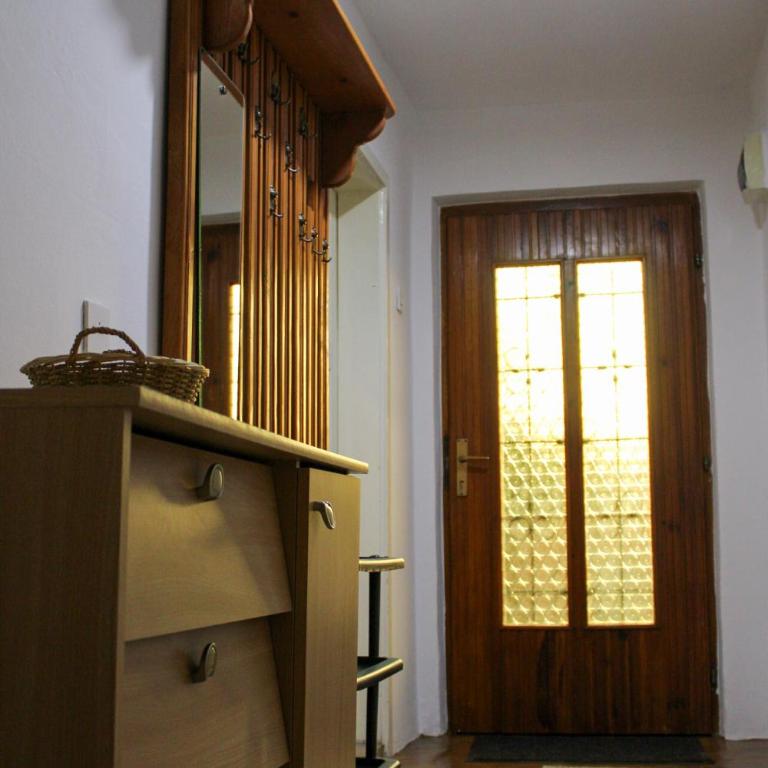 NANAs House - Entire Old House with private Yard - One-Bedroom Apartment - 5