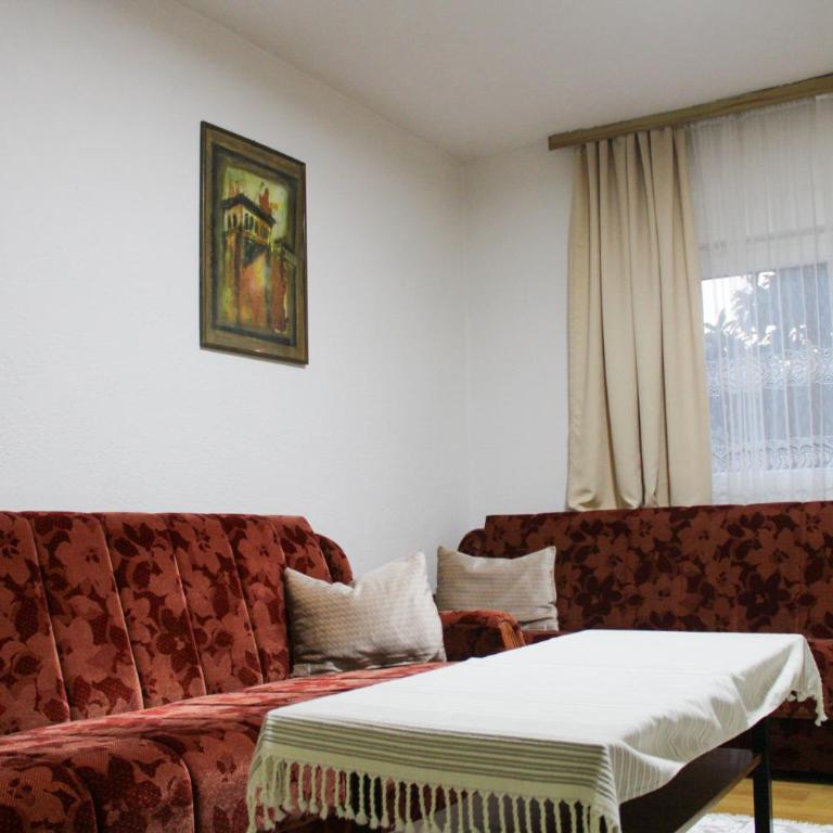 NANAs House - Entire Old House with private Yard - One-Bedroom Apartment - 10