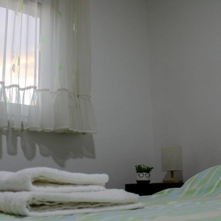NANAs House - Entire Old House with private Yard - One-Bedroom Apartment - 12