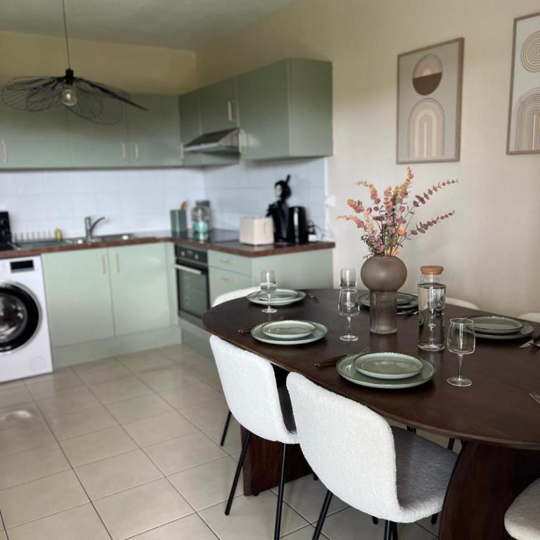 Nice french Riviera, parking gratuit, Tram L1 AU PIED de l'immeuble - Appartement 2 Chambres - 2