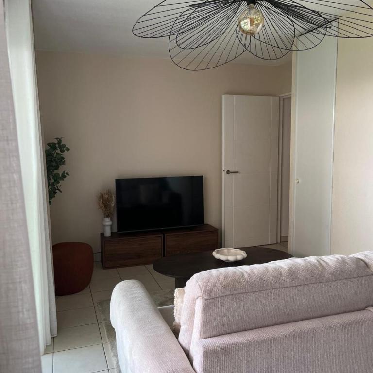 Nice french Riviera, parking gratuit, Tram L1 AU PIED de l'immeuble - Appartement 2 Chambres - 14
