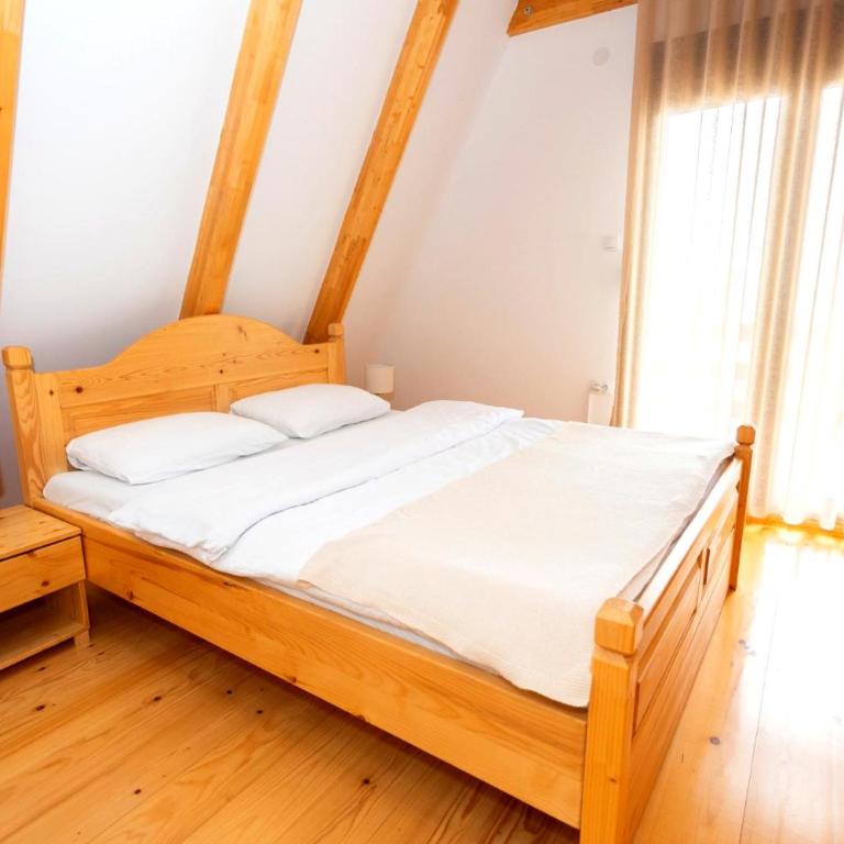 HILL VIEW Chalets - Three-Bedroom Chalet - 1
