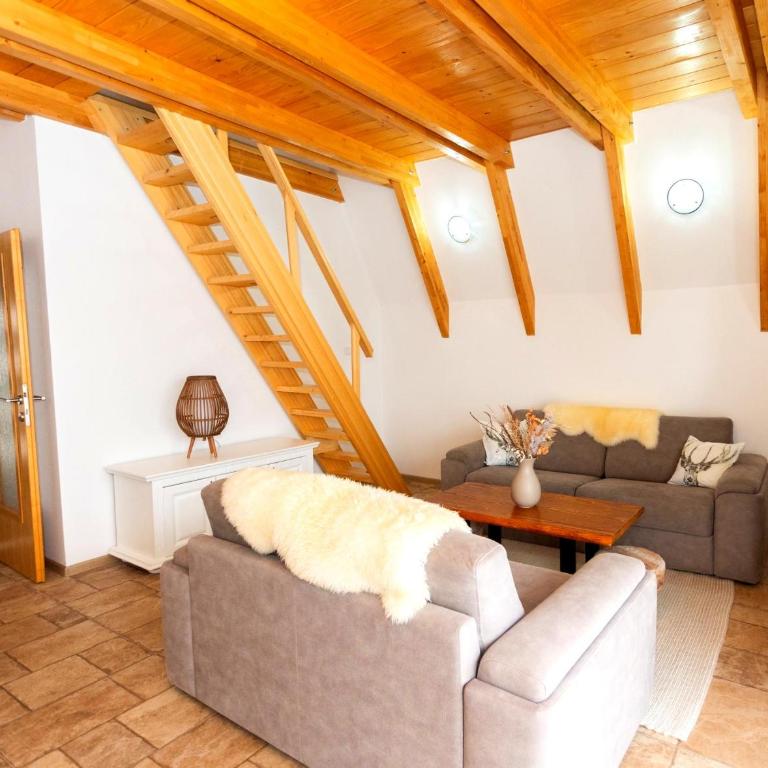HILL VIEW Chalets - Three-Bedroom Chalet - 8