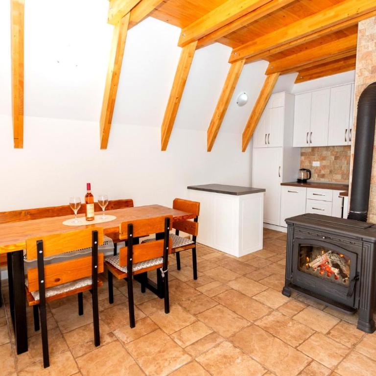 HILL VIEW Chalets - Three-Bedroom Chalet - 4