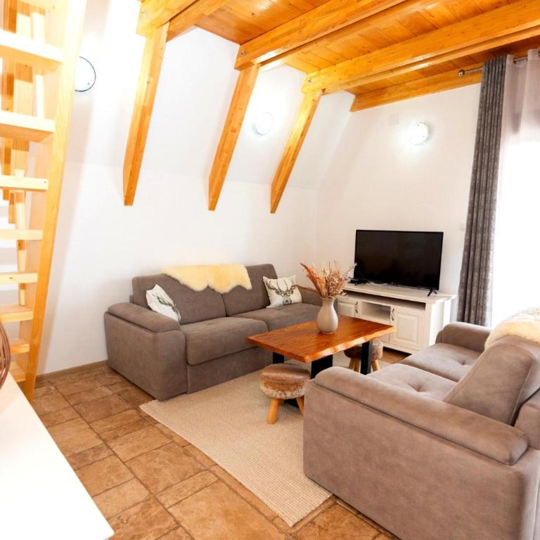 HILL VIEW Chalets - Three-Bedroom Chalet - 6