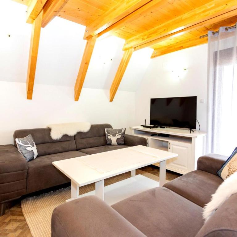 HILL VIEW Chalets - Superior Chalet - 1