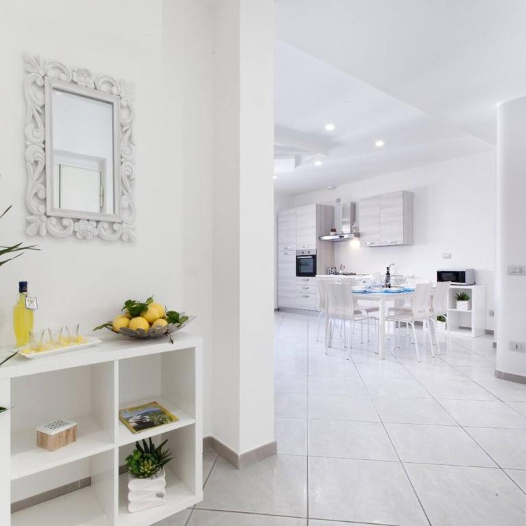 Lux Fabulous Sorento - Three-Bedroom Apartment - 1