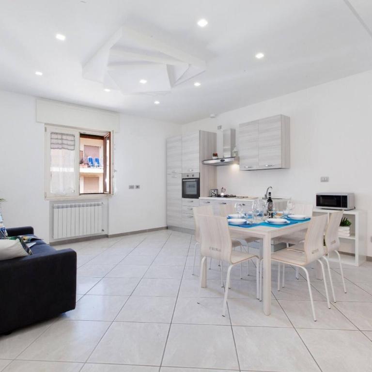 Lux Fabulous Sorento - Three-Bedroom Apartment - 6