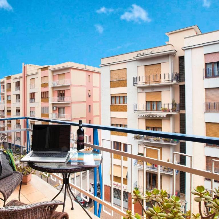 Lux Fabulous Sorento - Three-Bedroom Apartment - 8