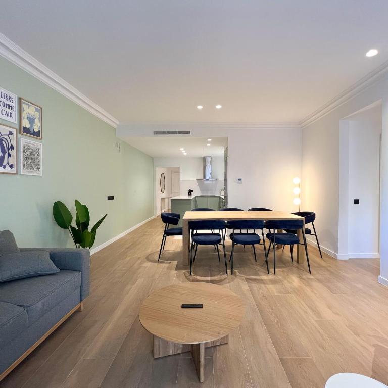 Stay U-nique Apartments Balmes II - Four-Bedroom Apartment - 8