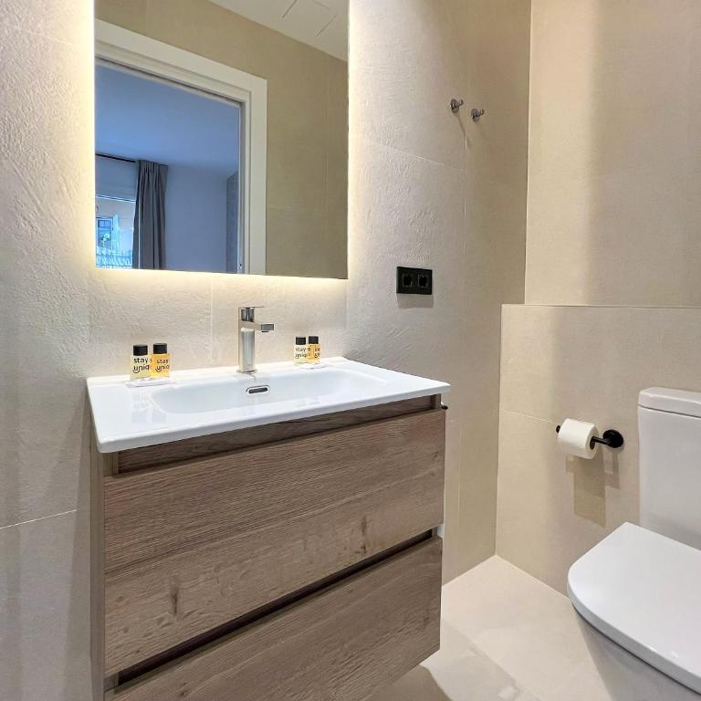 Stay U-nique Apartments Balmes II - Four-Bedroom Apartment - 21