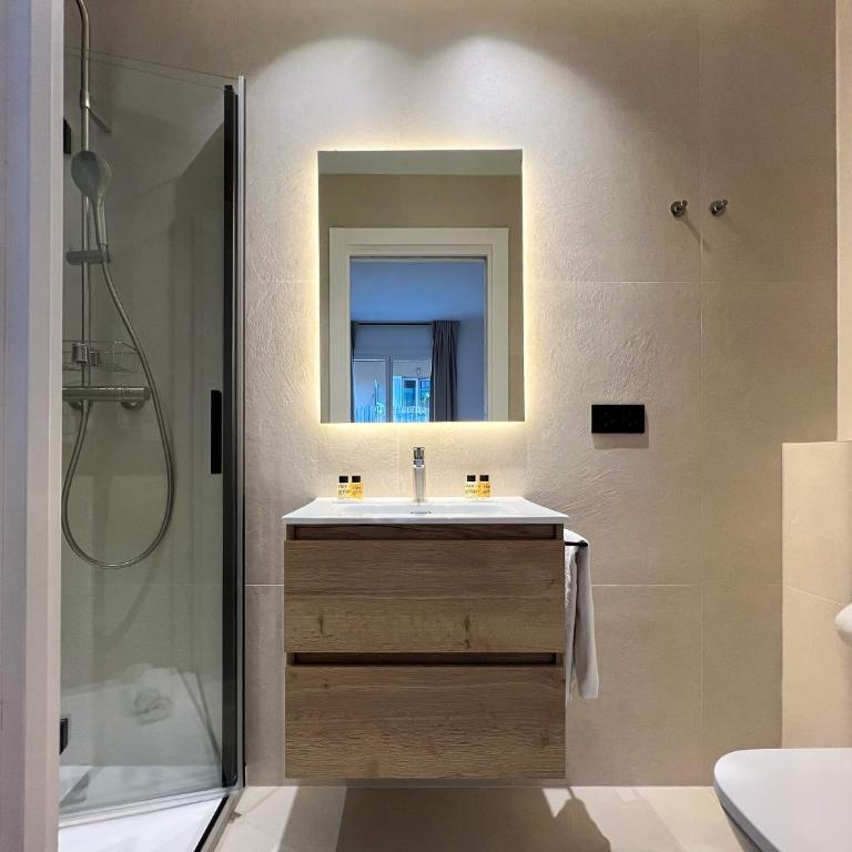 Stay U-nique Apartments Balmes II - Four-Bedroom Apartment - 23