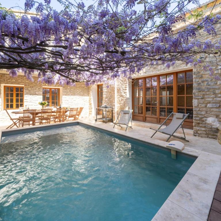 Exceptionnel - Couvent entièrement rénové - classé Patrimoine - Piscine, au calme et à 100 m du coeur de l'Isle - Villa avec Piscine Privée - 1