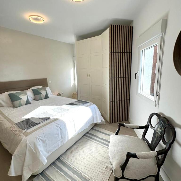 Modern and comfy apartment near Bernabeu sleeps 6 people - Three-Bedroom Apartment - 4