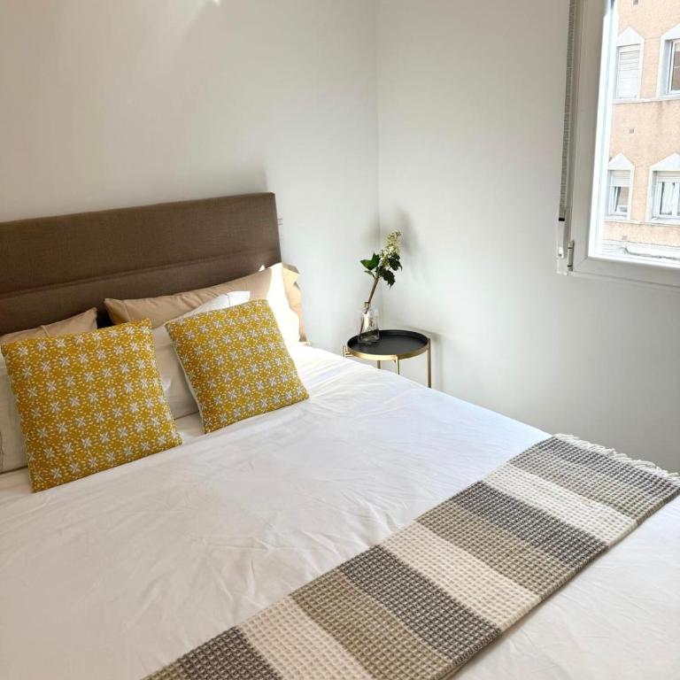 Modern and comfy apartment near Bernabeu sleeps 6 people - Three-Bedroom Apartment - 12