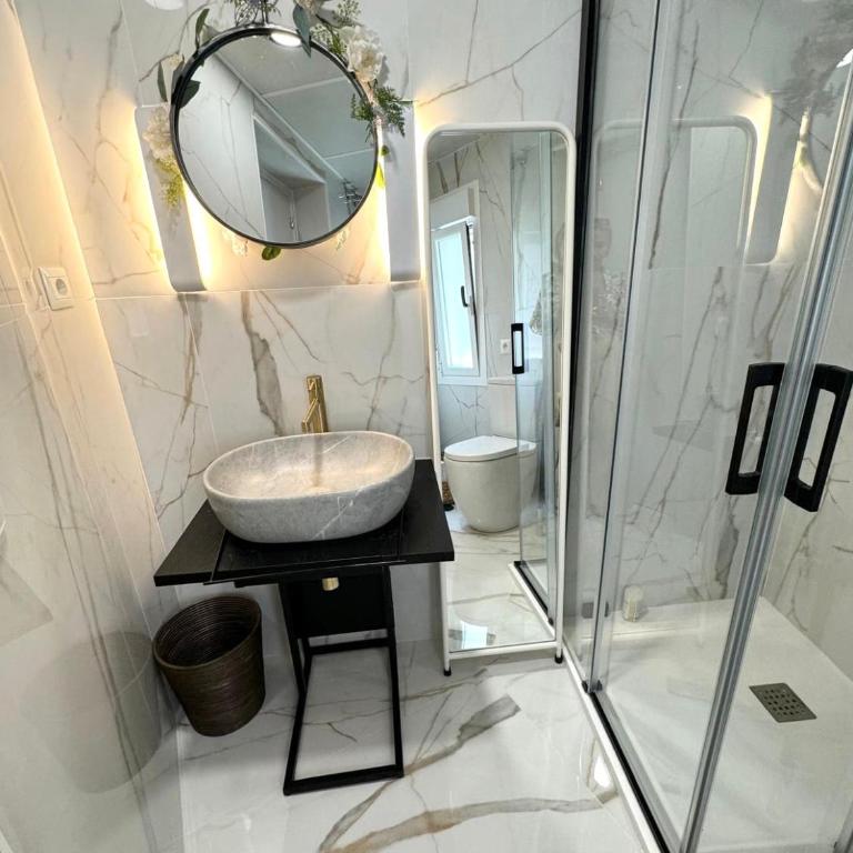 Modern and comfy apartment near Bernabeu sleeps 6 people - Three-Bedroom Apartment - 16