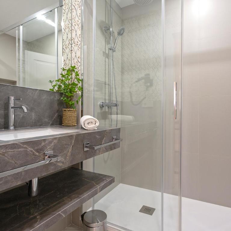 Genteel Home Alfalfa - Three-Bedroom Apartment - 15