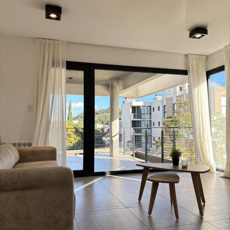 Depto céntrico de calidad con parrilla y cochera - Apartamento de 2 dormitorios con vistas a la montaña - 10