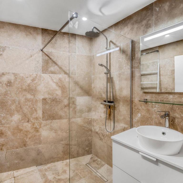 1 Chambre - Ascenseur - Spacieux - Proche palais - Apartamento de 1 dormitorio - 10