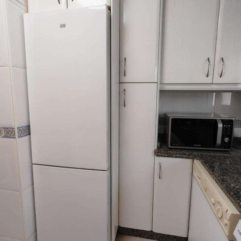 Apartamento en primera línea de playa con solarium, gran terraza acristalada y 2 piscinas - Apartamento de 2 dormitorios con vistas al mar - 9