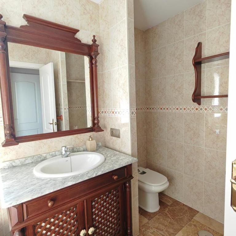 Apartamento en primera línea de playa con solarium, gran terraza acristalada y 2 piscinas - Apartamento de 2 dormitorios con vistas al mar - 14