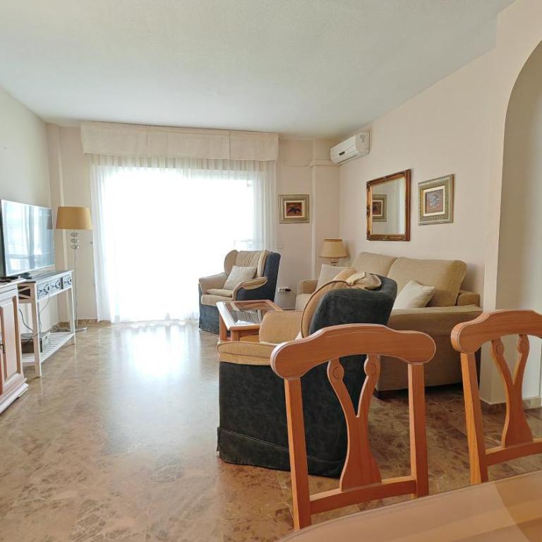 Apartamento en primera línea de playa con solarium, gran terraza acristalada y 2 piscinas - Apartamento de 2 dormitorios con vistas al mar - 4