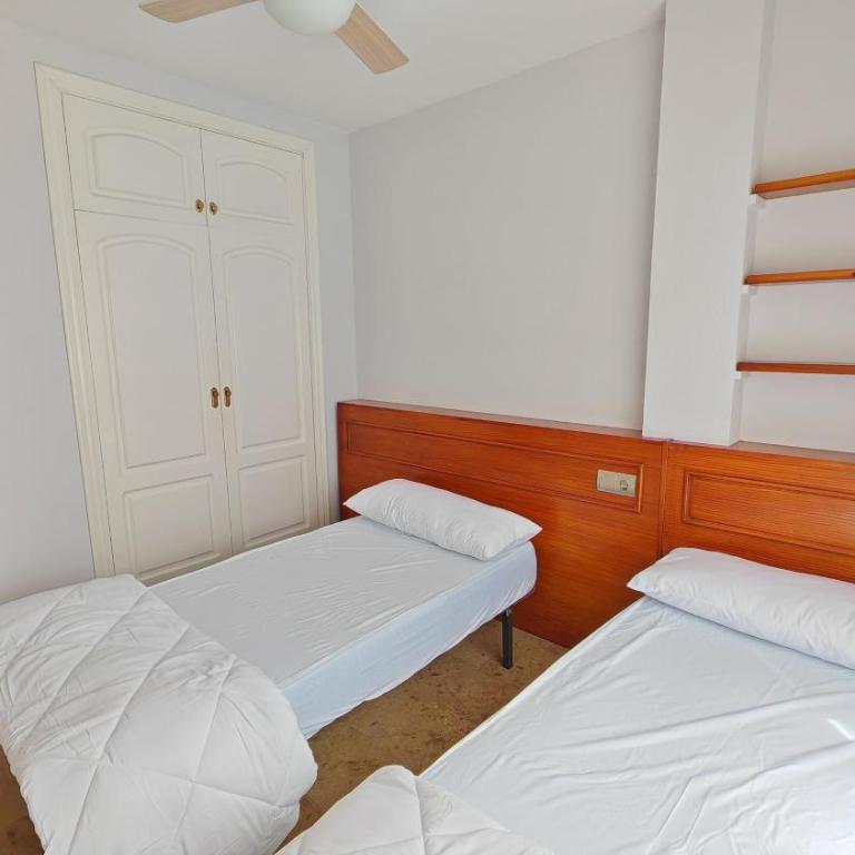 Apartamento en primera línea de playa con solarium, gran terraza acristalada y 2 piscinas - Apartamento de 2 dormitorios con vistas al mar - 21