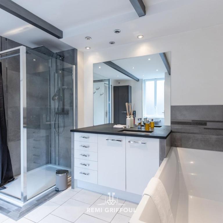 Family Stay - In the Heart of Honfleur 8 guests Private Garden - Ferienhaus - 17