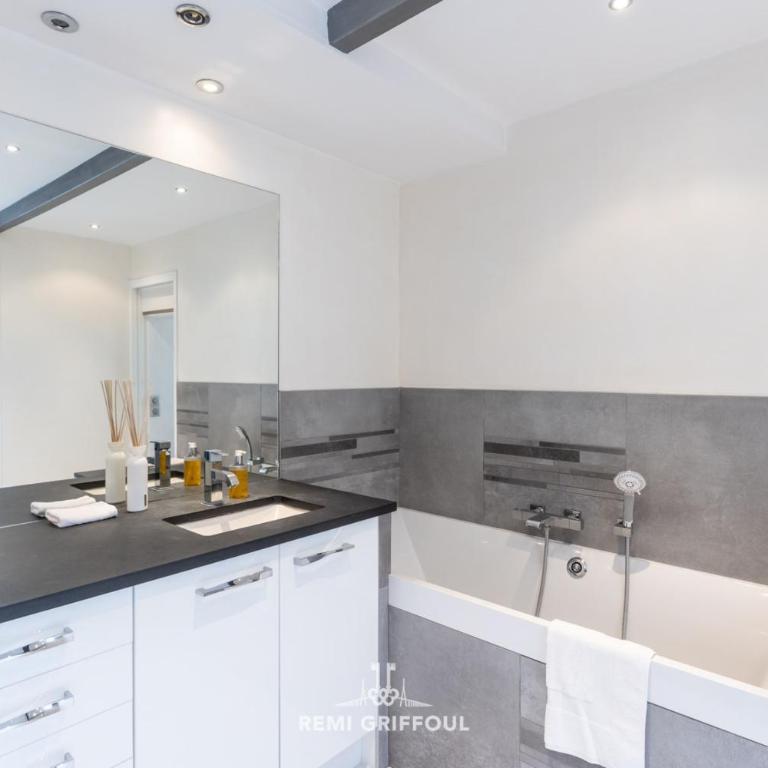 Family Stay - In the Heart of Honfleur 8 guests Private Garden - Ferienhaus - 18