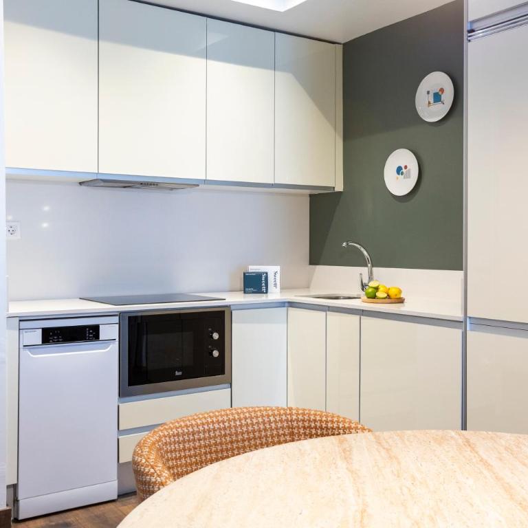 Sweett - Casa Bailen - Two-Bedroom Apartment - 3