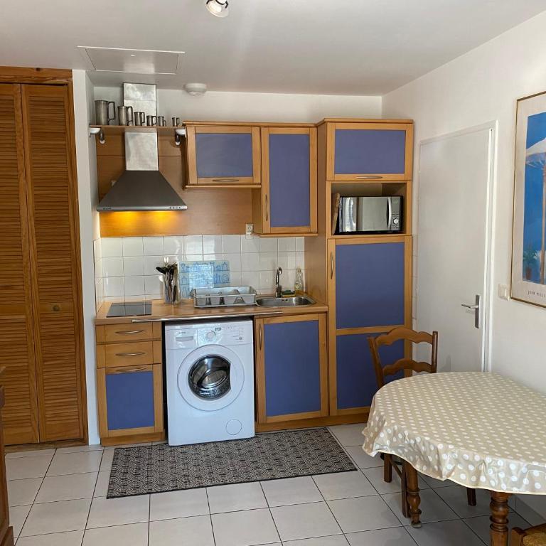 Beau T2 proche plages , commodités - One-Bedroom House - 10