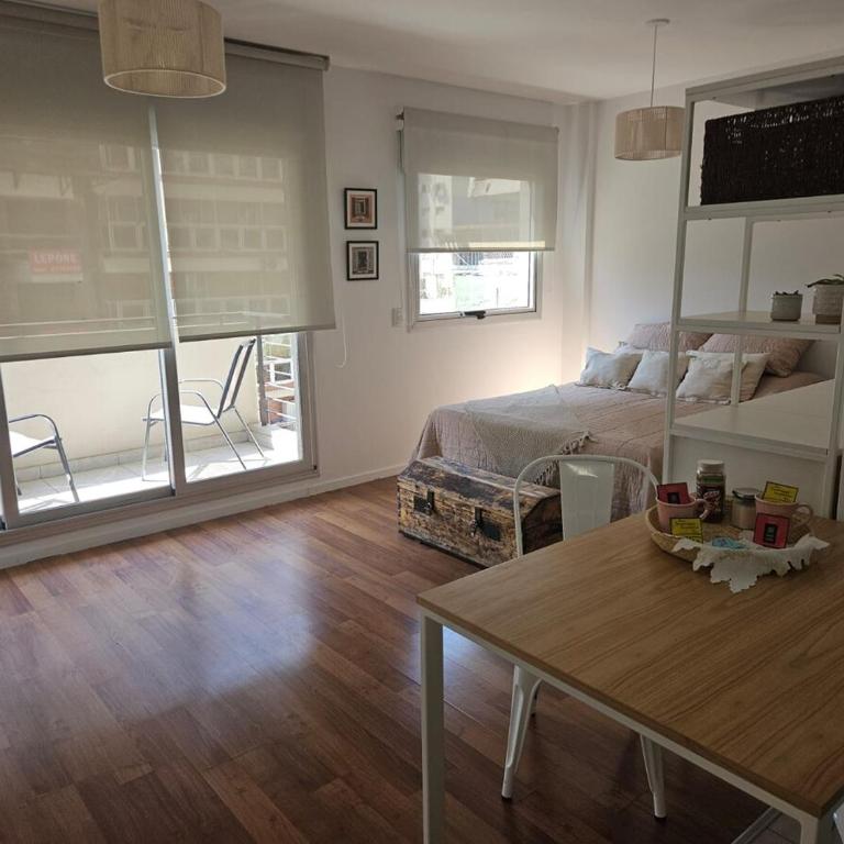 Encantador y acogedor studio con balcón en Almagro - Gran ubicación - One-Bedroom Apartment - 1