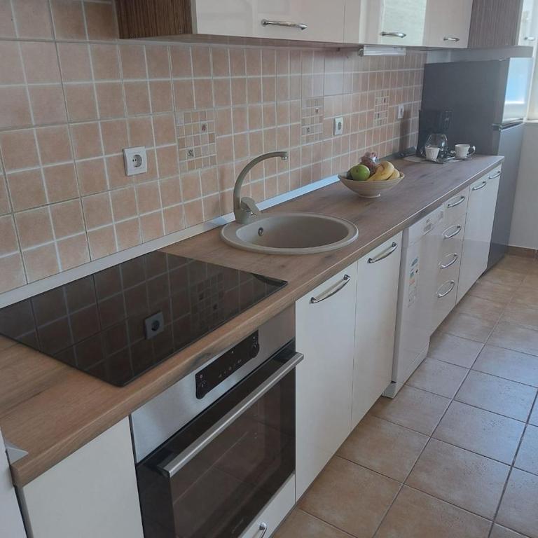 Luxury 3BR Duplex with Pool 2 Mins from Beach in Kumbor - Apartman sa 3 Spavaće Sobe - 7