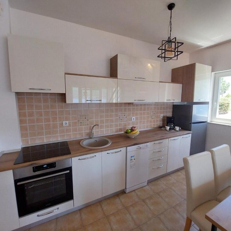 Luxury 3BR Duplex with Pool 2 Mins from Beach in Kumbor - Apartman sa 3 Spavaće Sobe - 11