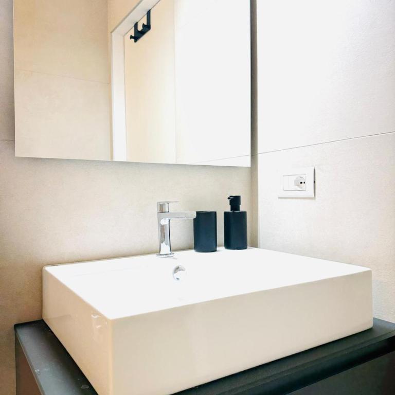 ComeCasa Milano Modern Retreat Gym & Style - Appartamento Superior con 1 Camera da Letto e Balcone - 24