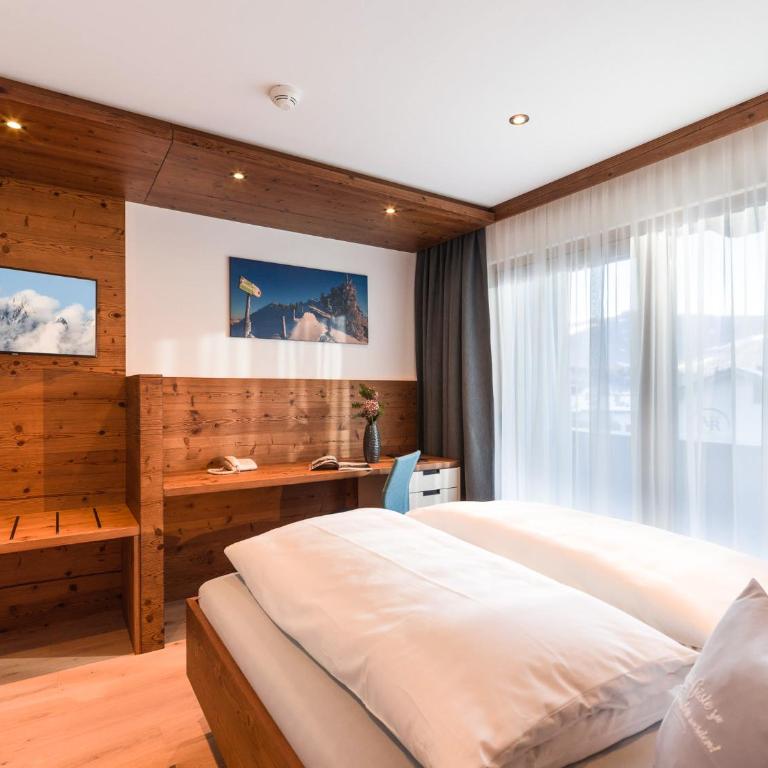 Hotel Jakobwirt Westendorf - Suite mit Kingsize-Bett und Balkon - 11