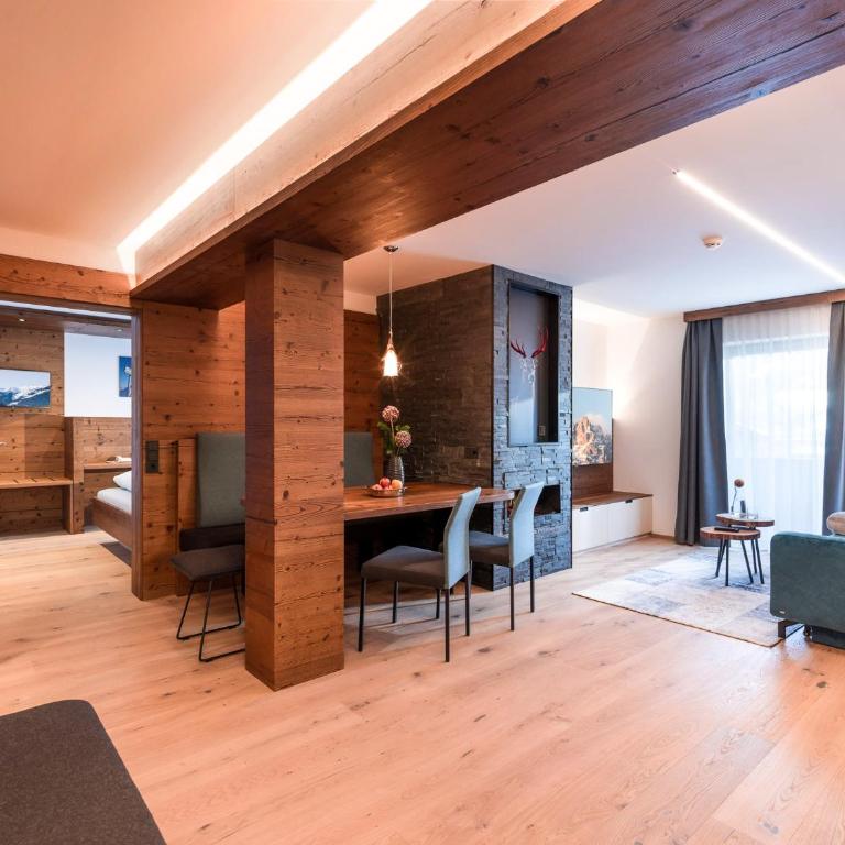 Hotel Jakobwirt Westendorf - Suite mit Kingsize-Bett und Balkon - 7