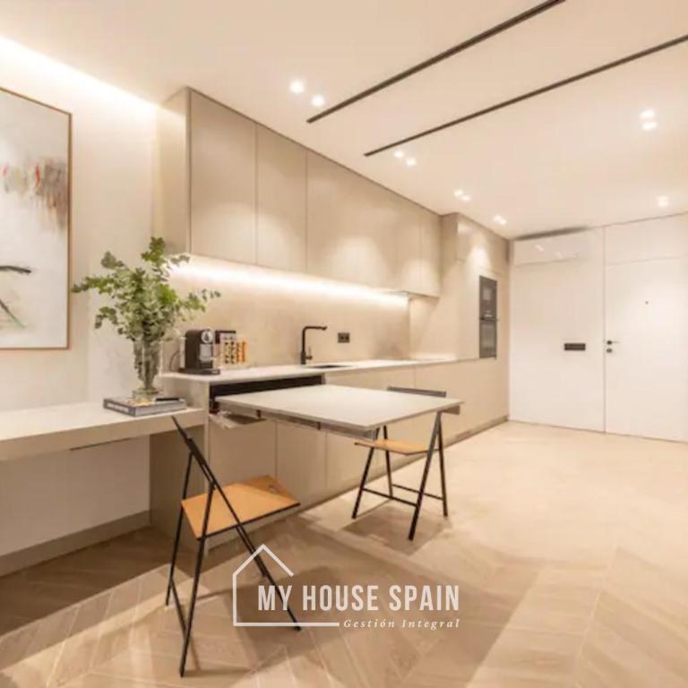 MyHouseSpain - Luminoso piso en Chamberí - Apartment with Shower - 5