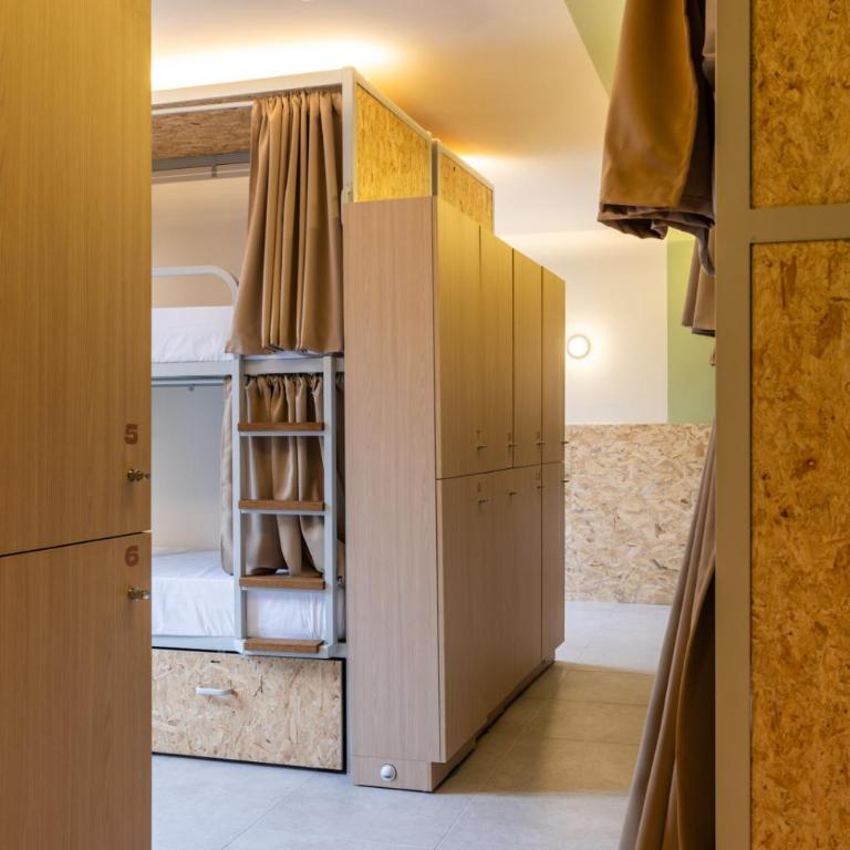 The Loft House Sevilla - Cama Individual en dormitorio compartido mixto con 14 camas - 3