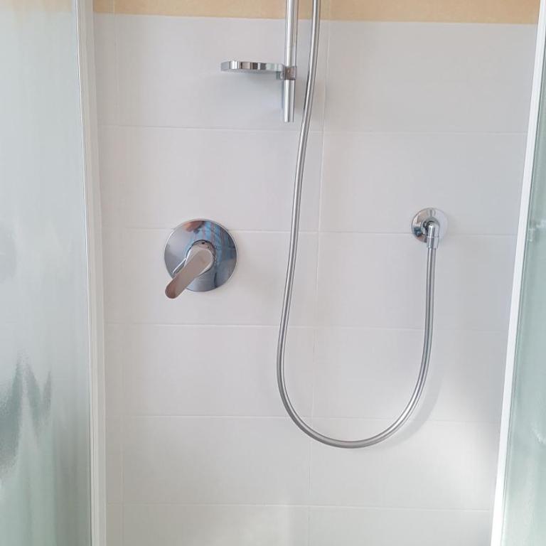 Family Haven a roomy and cosy suite just 200 mt from Lake Como with free parking garage! - Appartamento con 2 Camere da Letto - 24