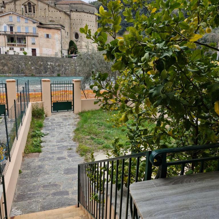 Superbe Rez-de-Jardin refait à neuf. - Appartement 2 Chambres - 3