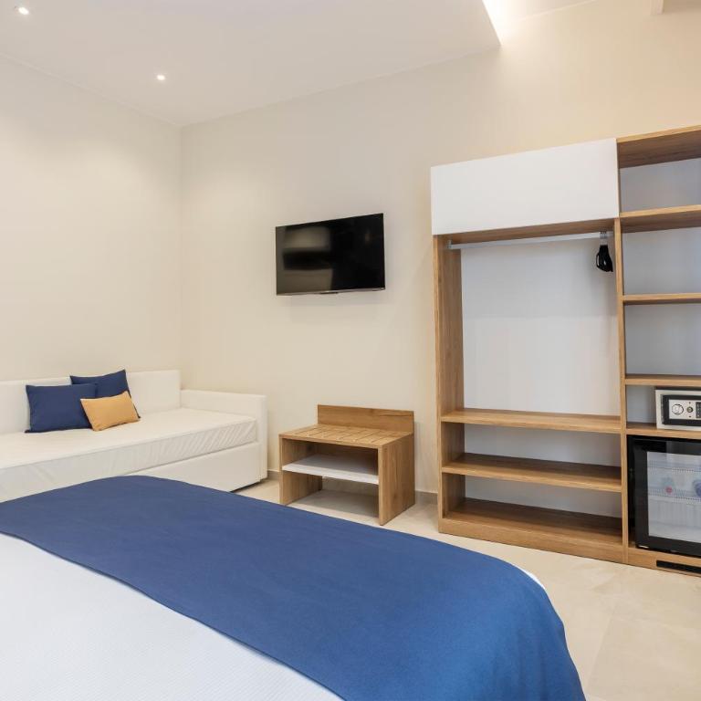 Julia's Boutique Rooms - Superior Triple Room - 4